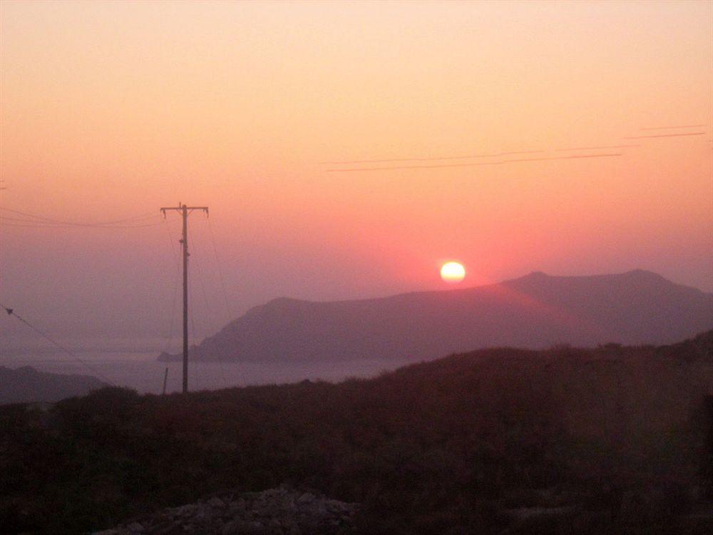 Zorbas Hotel Santorini Pyrgos Kallistis ภายนอก รูปภาพ