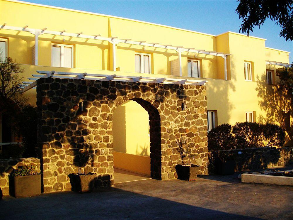 Zorbas Hotel Santorini Pyrgos Kallistis ภายนอก รูปภาพ