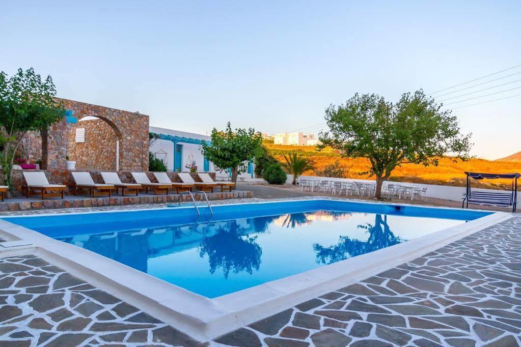 Zorbas Hotel Santorini Pyrgos Kallistis ภายนอก รูปภาพ