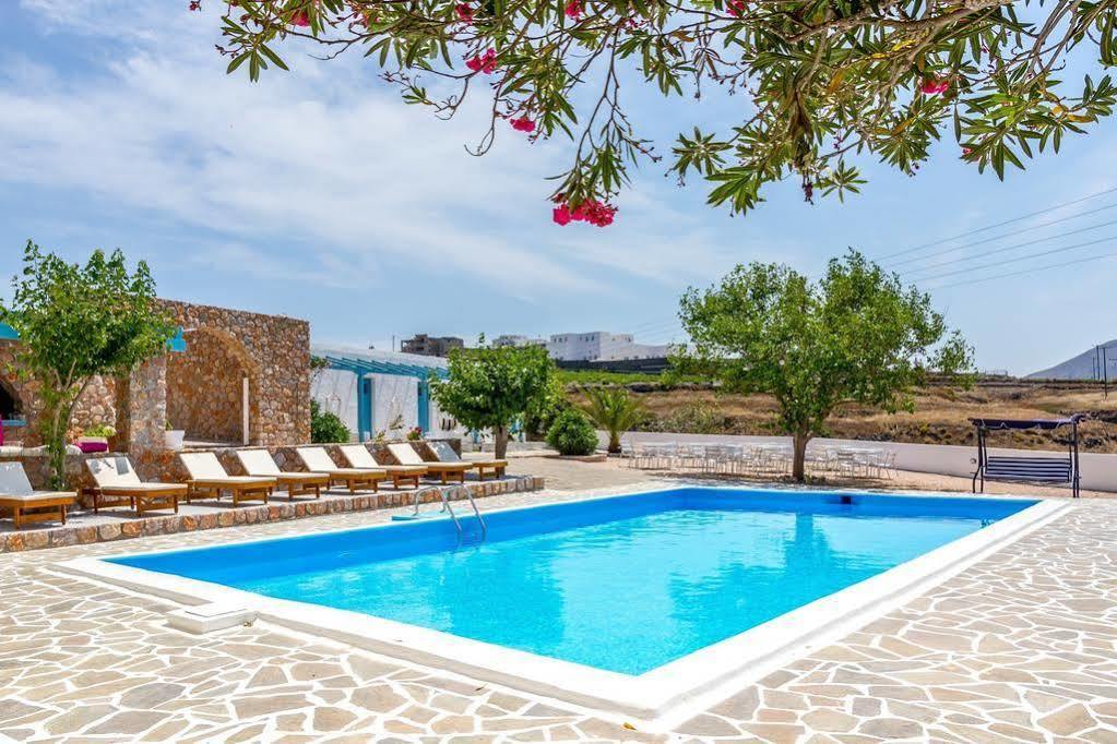 Zorbas Hotel Santorini Pyrgos Kallistis ภายนอก รูปภาพ