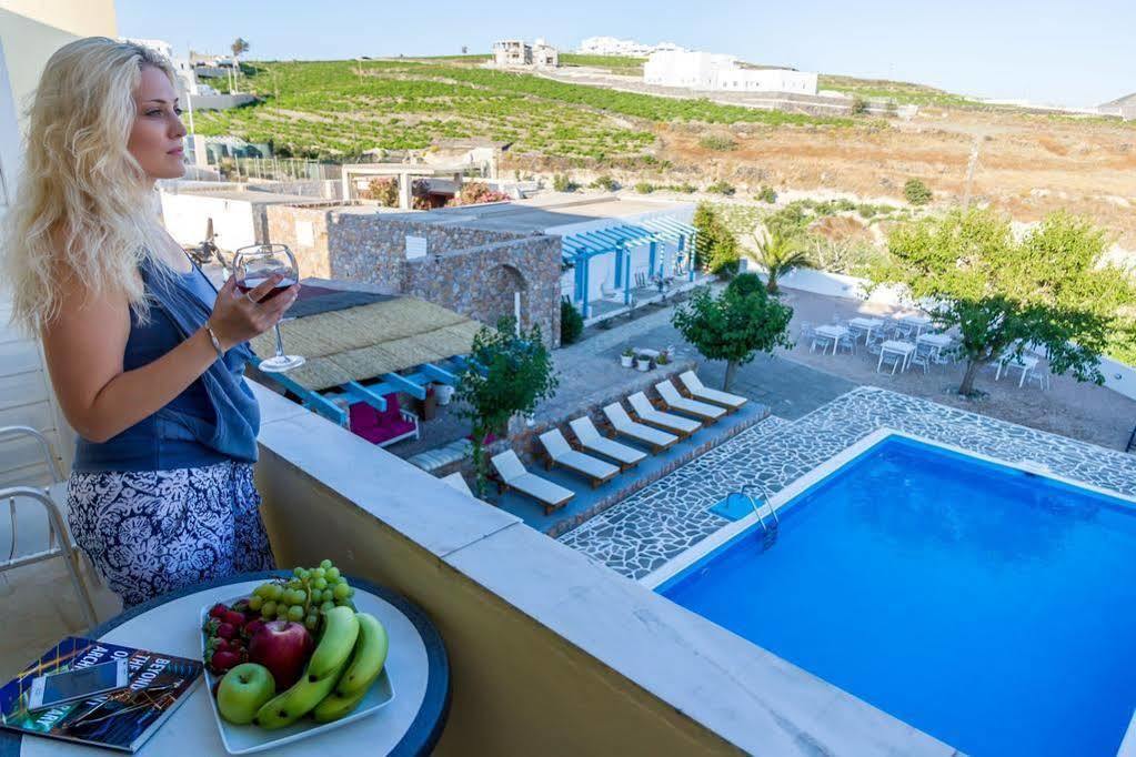 Zorbas Hotel Santorini Pyrgos Kallistis ภายนอก รูปภาพ